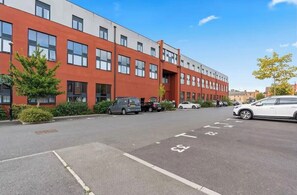 Exterior - Couples- Business- Sleeps 2- Pets- WiFi- Parking (Coventry)