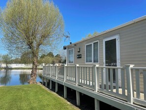 Exterior detail - Lakefront 3-Bed Lodge - Hoburne Resort Escape (Cirencester)