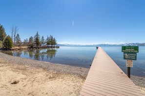 Beach nearby - Lakeside Condo Fireplace 3 Beds Near Northstar (Tahoe Vista)