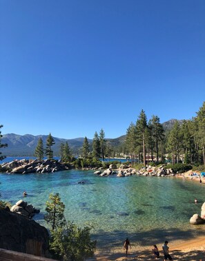 Beach nearby - Lakeside Condo Fireplace 3 Beds Near Northstar (Tahoe Vista)
