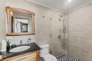 Superior Apartment, 2 Bedrooms, Kitchen, Park View | Bathroom