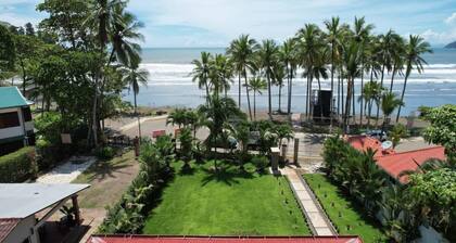 Macaw Beachfront Retreat