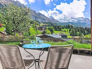 Outdoor dining - Chalet Graf Apt 1 by Interhome (Wengen)