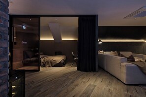 2 bedrooms, in-room safe, desk, iron/ironing board - The Brick Base Yokohama – Top Floor 2BR Penthouse (Yokohama, Kanagawa Ward, Daimachi, 15-1 横浜西口Ksビル)