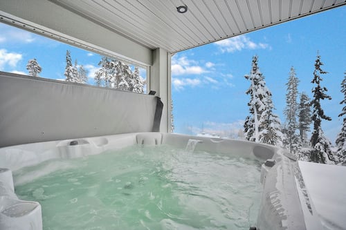Indoor spa tub