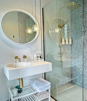 Eco-friendly toiletries - Peaceful boutique hideaway, 5 min drive from beach, village and golf. (Mangawhai)