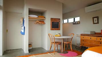 Iron/ironing board, free WiFi, bed sheets