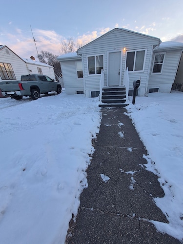 Cozy 2-bedroom house in Bismarck close to downtown