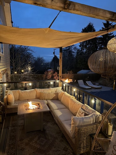 Tropical Oasis w/ Private Pool Spa and Game Room