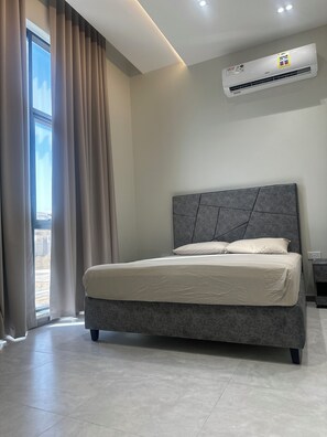 WiFi, bed sheets - Gorgeous 4-bedroom Chalet with Pool in peaceful Rumais (ابوالنخيل)