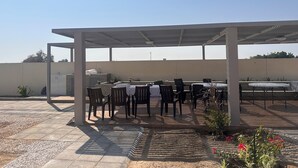 تناول الطعام بالخارج