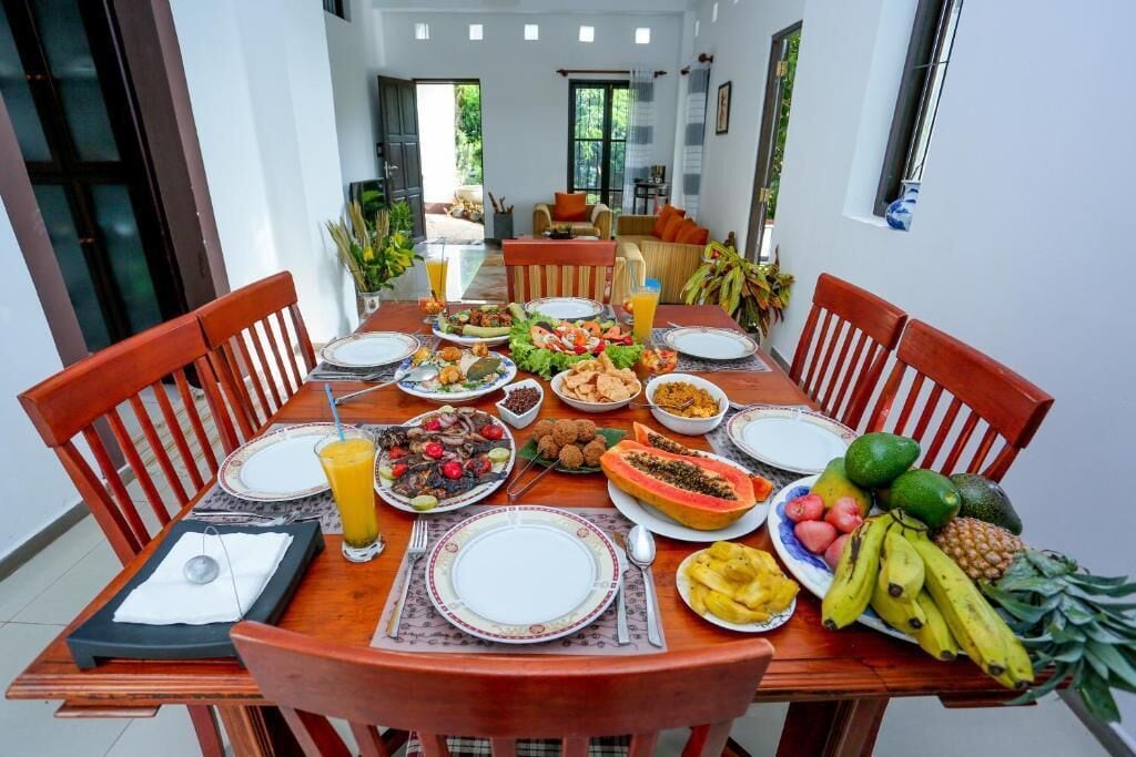 Free daily English breakfast 