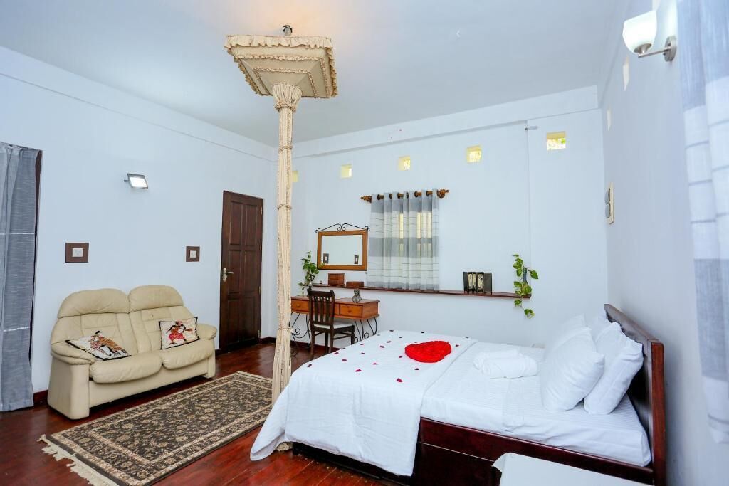 Deluxe House, Balcony, Mountain View | Iron/ironing board