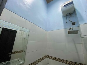 Bathroom - Hotel O near Universitas Palangka Raya (Palangkaraya)