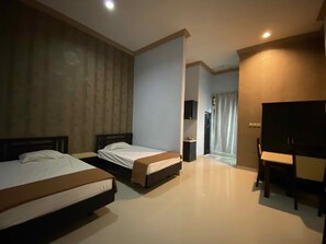 Deluxe Twin Room - Hotel O near Universitas Palangka Raya (Palangkaraya)