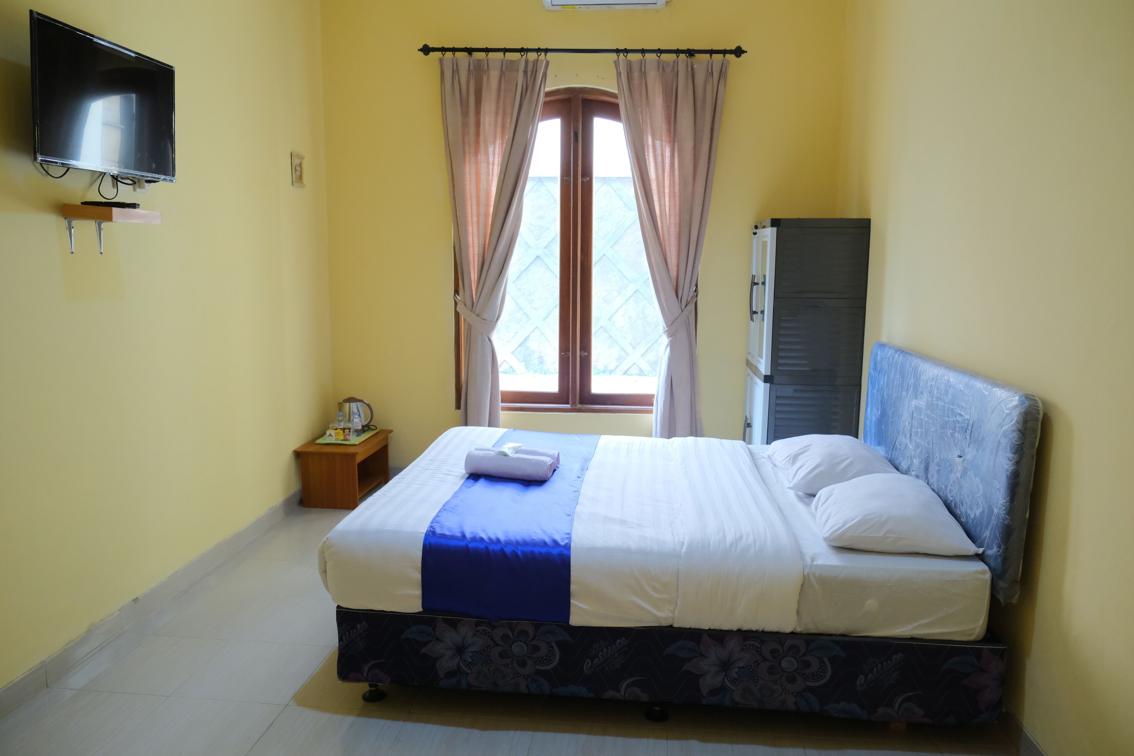 Habitación doble estándar | Escritorio, espacio para trabajar con laptop y wifi gratis 