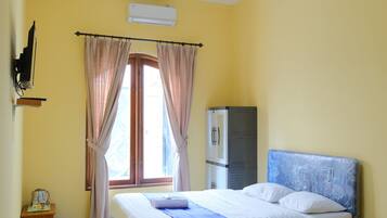 Standard Double Room | Desk, laptop workspace, free WiFi