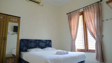 Standard Double Room | Desk, laptop workspace, free WiFi