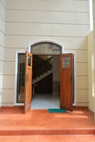Entrada al alojamiento