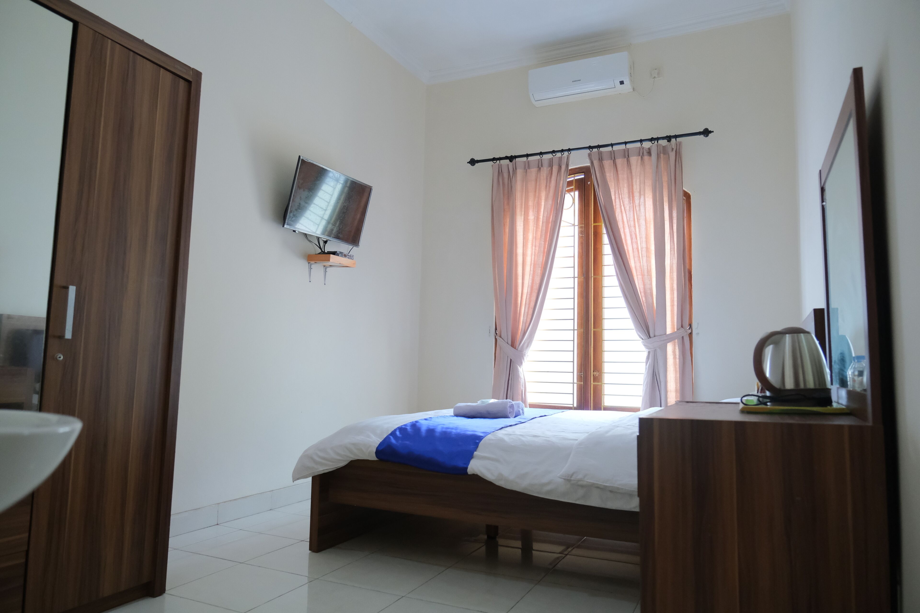 Habitación doble Deluxe | Escritorio, espacio para trabajar con laptop y wifi gratis 