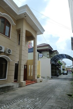 Exterior - New Amandani House (Depok)