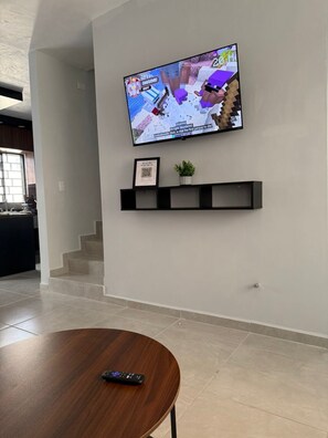 Interior - Casa La Amistad. Comfortable home with 3 bedrooms and 2.5 baths (Saltillo)