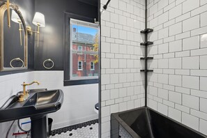 Hair dryer, towels, soap, toilet paper - Newly renovated 2-bedroom apartment in quiet Historic Detroit neighborhood (Detroit)