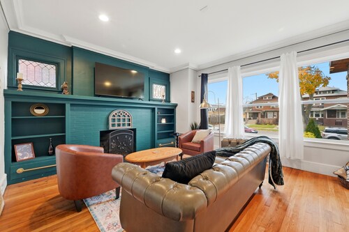 Newly renovated 2-bedroom apartment in quiet Historic Detroit neighborhood