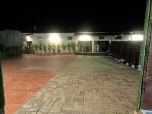 المنشأة من الداخل