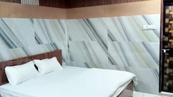 Deluxe Room | Rollaway beds, free WiFi, bed sheets