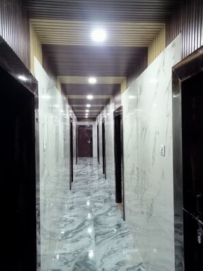 Interior - Hotel Maratha Palace (Kalmeshwar)