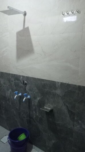 Shared Dormitory | Bathroom