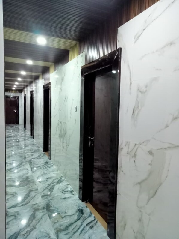 Interior - Hotel Maratha Palace (Kalmeshwar)