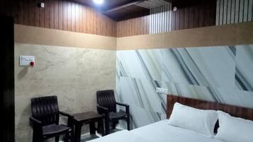 Deluxe Room | Rollaway beds, free WiFi, bed sheets