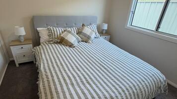 4 bedrooms, iron/ironing board, WiFi, bed sheets