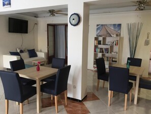 Dining - HOTEL ANTARES HAB. ESTANDARD - Cozy hotel in the center of Cala d'Or. Free Wi-Fi. (Cala d'Or)