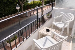 Unclassified image, 5 of 10, button