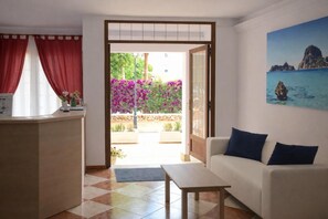 Unclassified image, 2 of 9, button