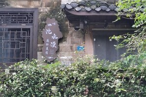 تفاصيل الفندق من الخارج