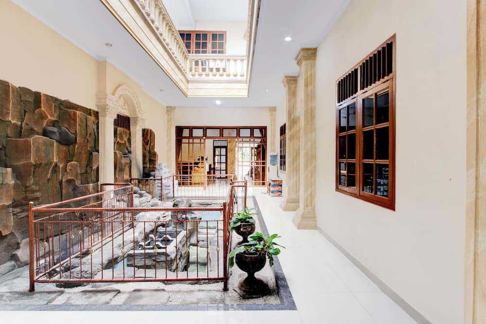 Hotel O near Lapangan Besar Mandala