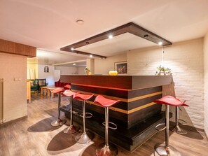Dining - Spacious villa with private cinema, wellness (Herpen)