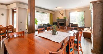 Spacious villa with private cinema, wellness