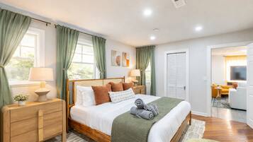 2 bedrooms, desk, iron/ironing board, travel cot