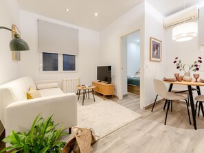 TV - Apartment + Workspace Chamberí (Madrid)