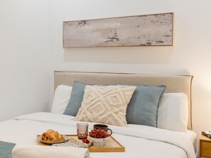 Iron/ironing board, internet, bed sheets - Apartment + Workspace Chamberí (Madrid)