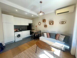 Living room - Cozy Apartment for 2 in Antibes (Antibes)