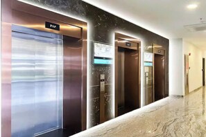 Interior entrance - Kluxstay Saigon Airport ParkLegend Suite (Tan Son Hoa)