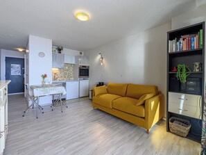 TV - Le Britannia by Interhome (Carnac)