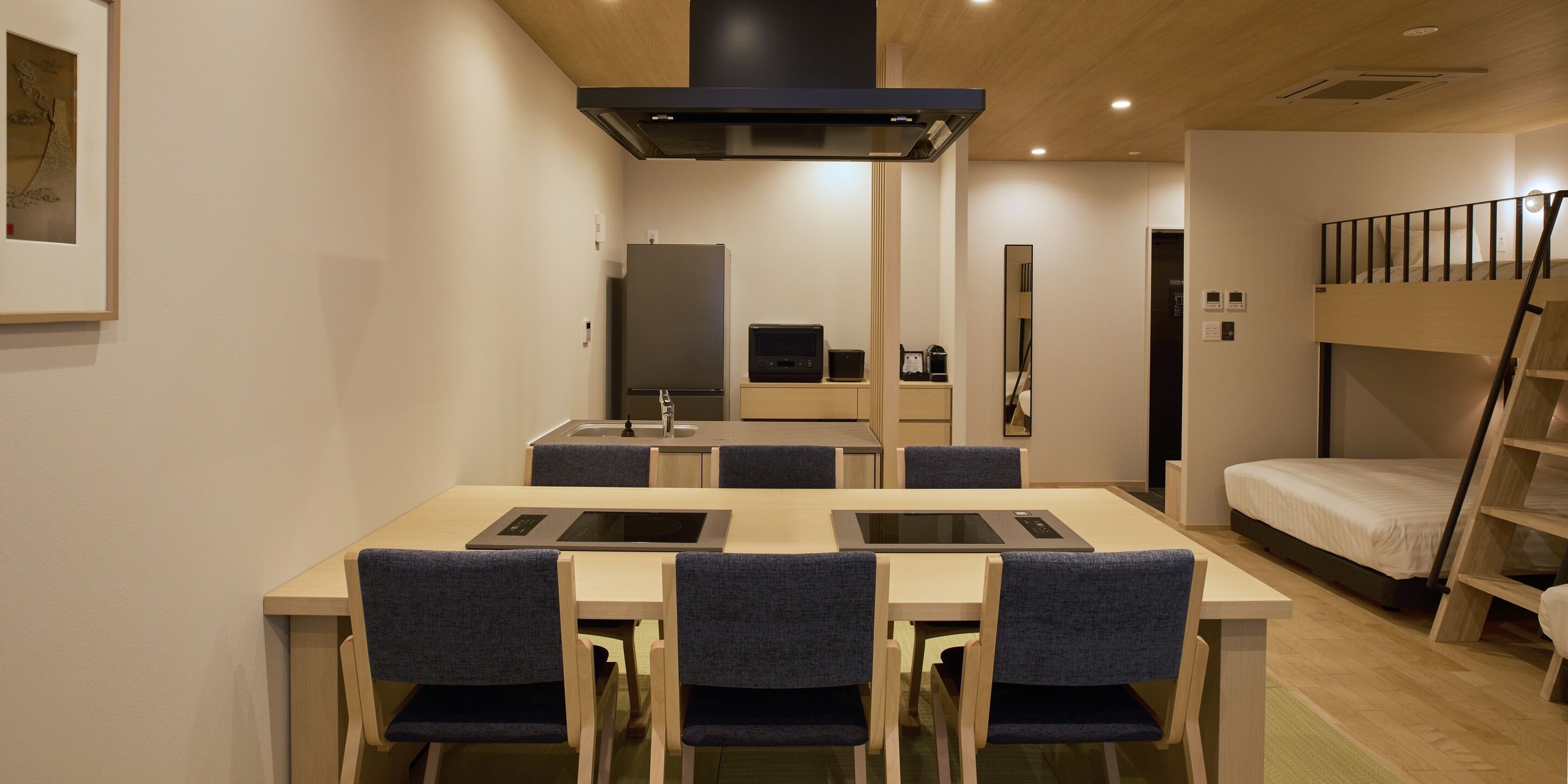 Escritorio, wifi gratis, ropa de cama