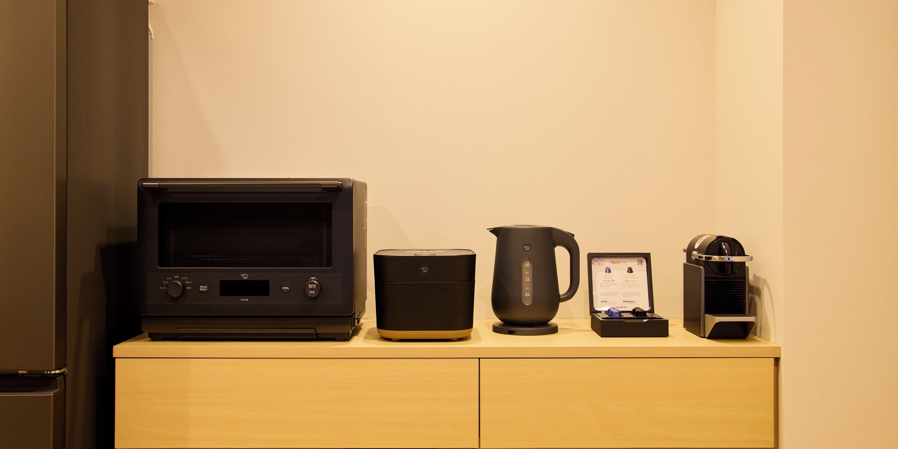 デスク、WiFi (無料)、ベッドシーツ